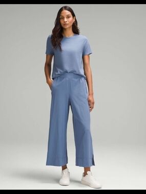 Lululemon Stretch Woven High-Rise Wide-Leg Cropped PantOasis Blue Large